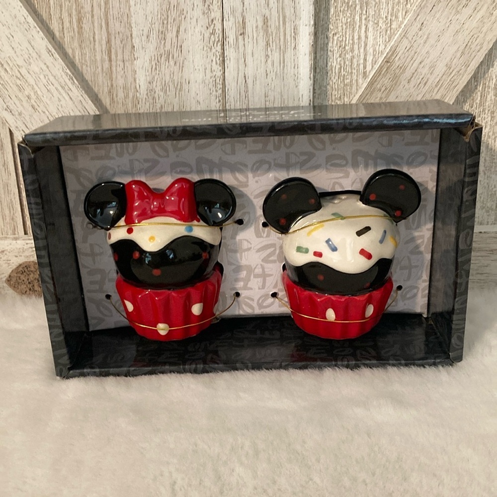 Disney Mickey and Minnie Mouse Cupcake Shakers